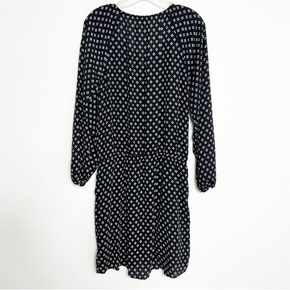 EXPRESS BLACK WHITE FLORAL WOMEN LONG SLEEVE POLYESTER DRESS SIZE MEDIUM - Picture 3 of 5